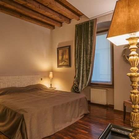 Napule...E Apartments Пескьера-дель-Гарда Экстерьер фото