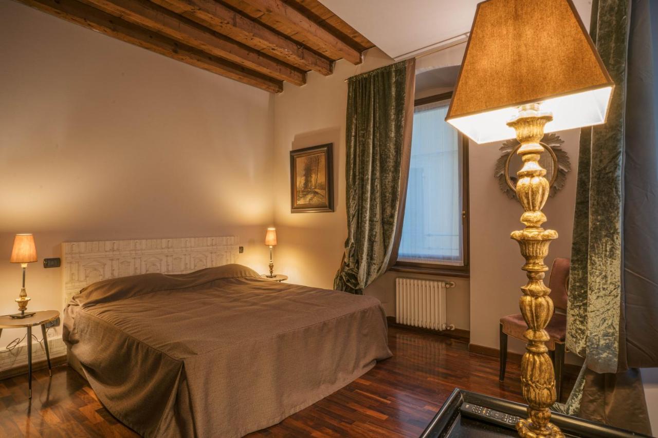 Napule...E Apartments Пескьера-дель-Гарда Экстерьер фото